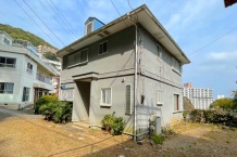 熱海市伊豆山 海を眺望する高台の閑静な住宅街 広々お庭と駐車場付き4LDK