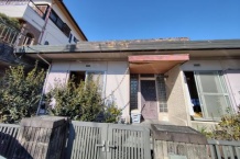 真鶴町真鶴 真鶴駅徒歩4分 軽量鉄骨造の5LDK戸建