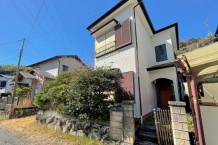 湯河原町鍛冶屋 4DK戸建 吹抜け付きの明るく開放的な室内