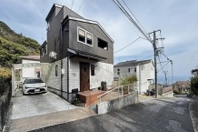 湯河原町城堀 2023年築浅・水平線望むルーフバルコニー付 愛犬と暮らす邸宅