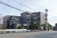 ロイヤルガーデン熱海伊豆山 お部屋から山並みと海を臨む 温泉大浴場付マンション